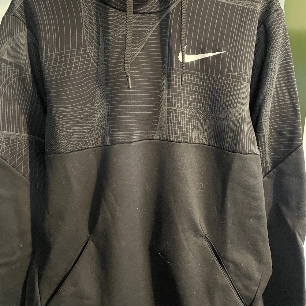 Therma fit Nike hoodie size M